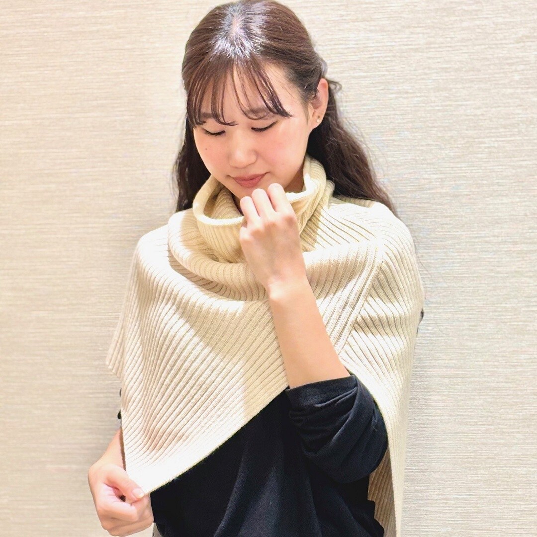 【ザ・モール仙台長町】首のチクチクを抑えたメリノウール混ポンチョ