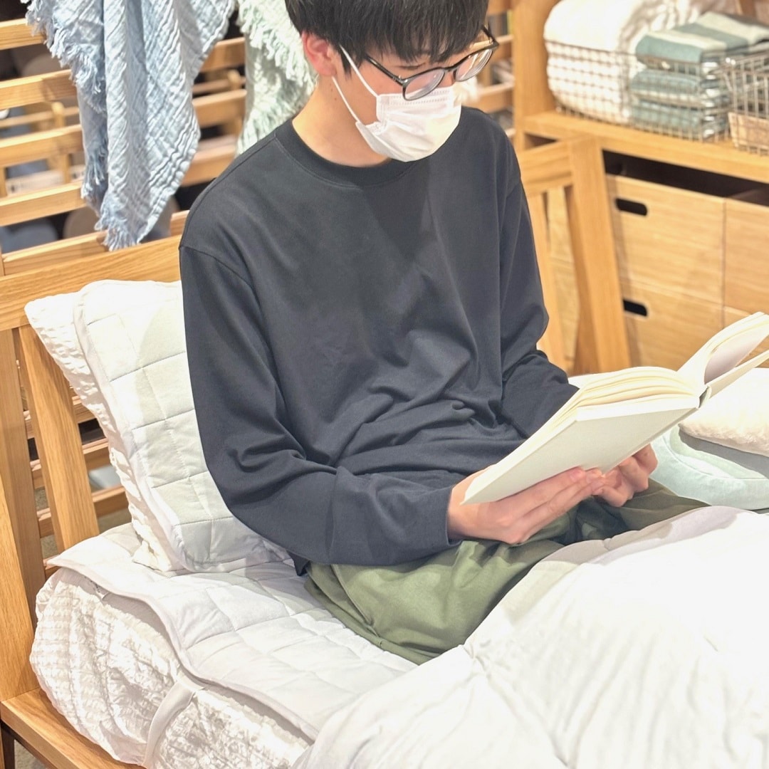 【ザ・モール仙台長町】もたれかかれる木製ベッド