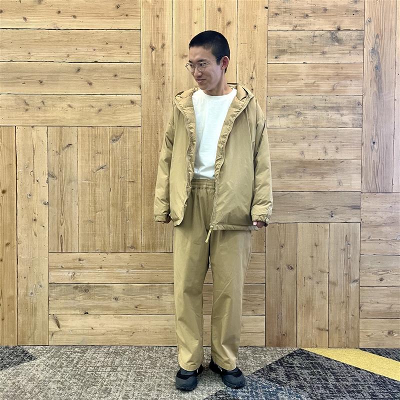 アウターを着た男性