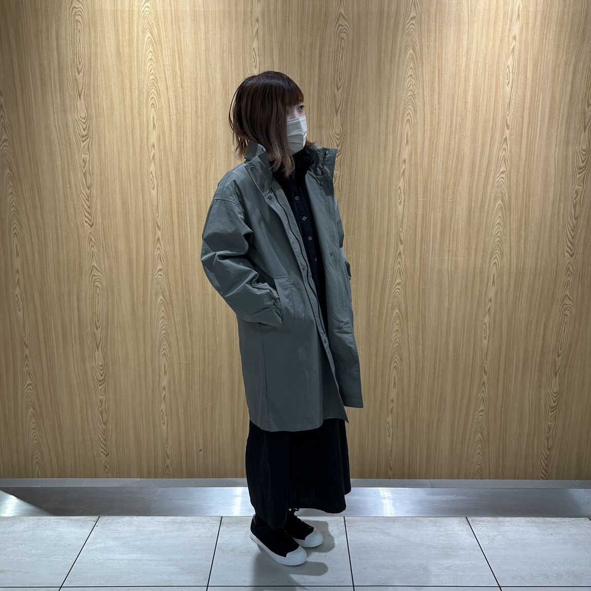 女性スタッフ　長袖ワンピース　黒