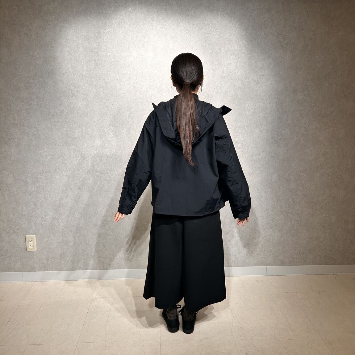 女性後ろ向き画像