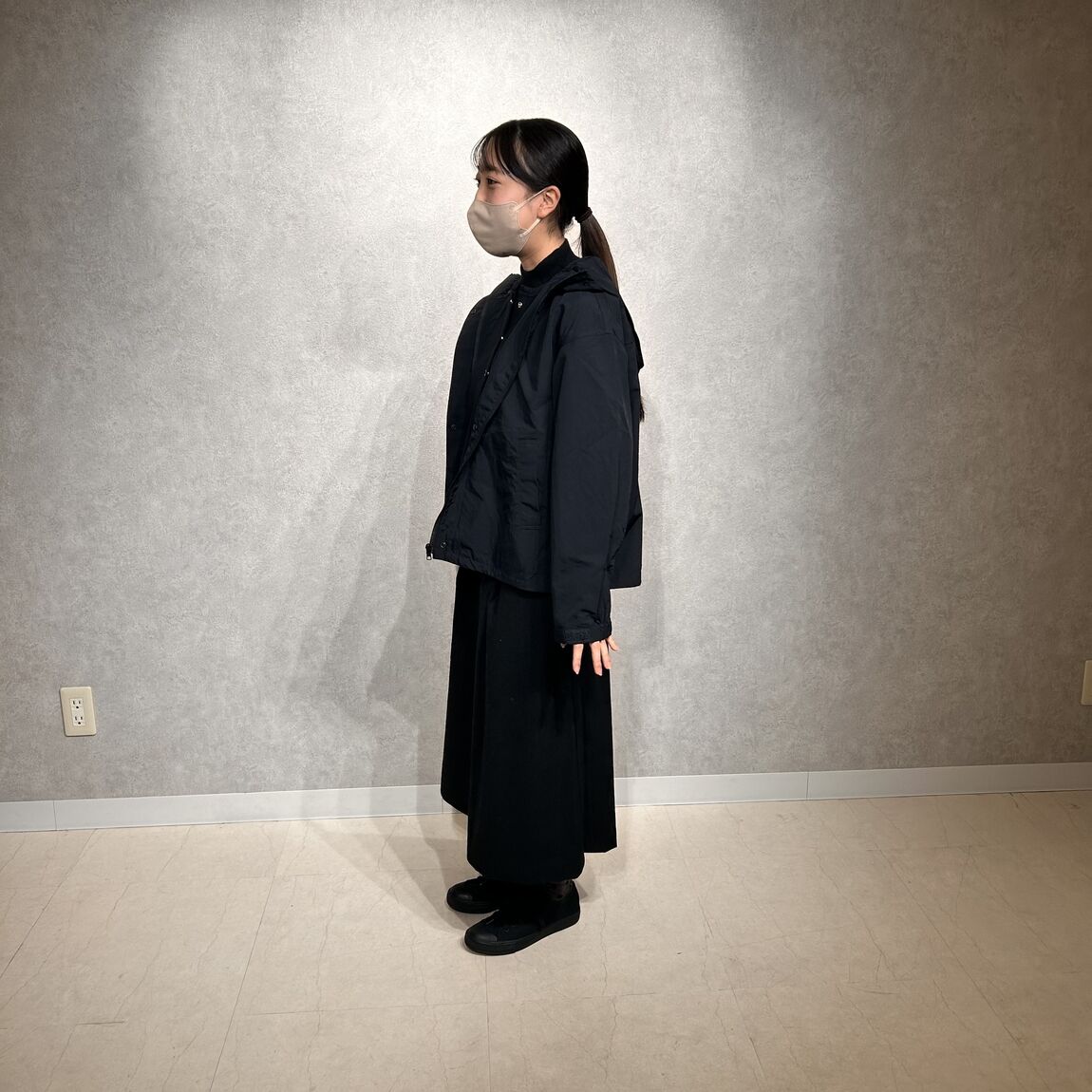 女性横向き画像