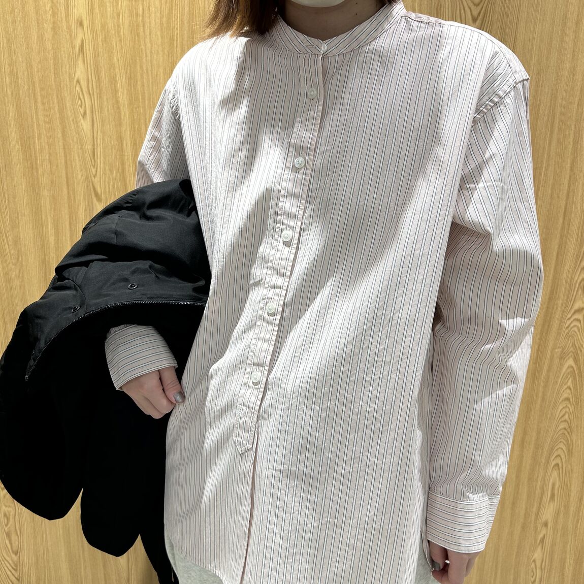 女性スタッフ　スウェットワイドパンツ　オートミール