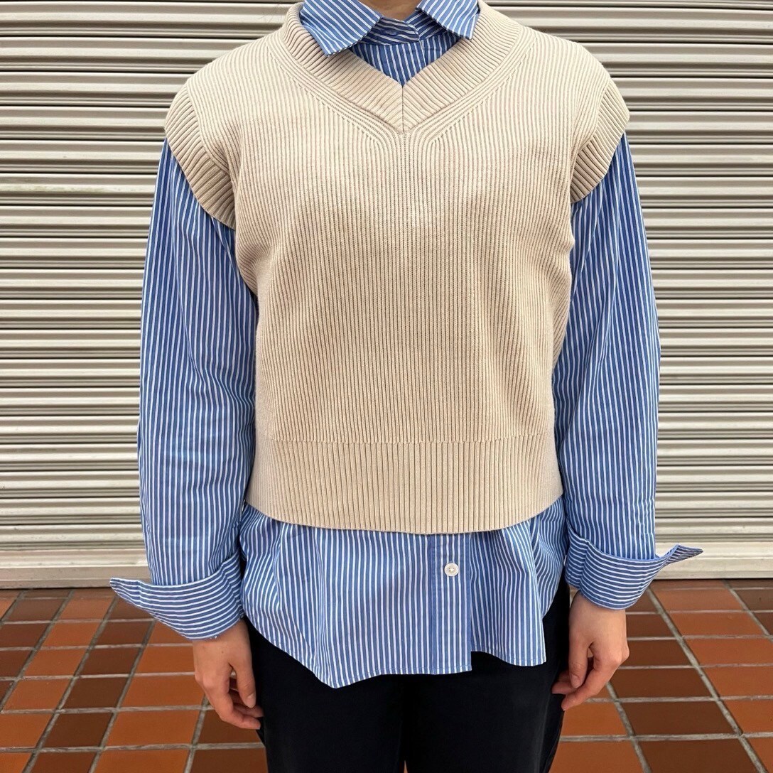 【岡山表町商店街】　重ね着して防寒！「洗える畦編みショート丈Ｖネックベスト」