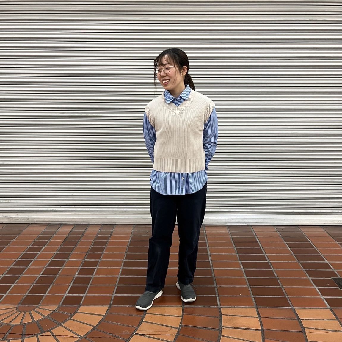 【岡山表町商店街】　重ね着して防寒！「洗える畦編みショート丈Ｖネックベスト」