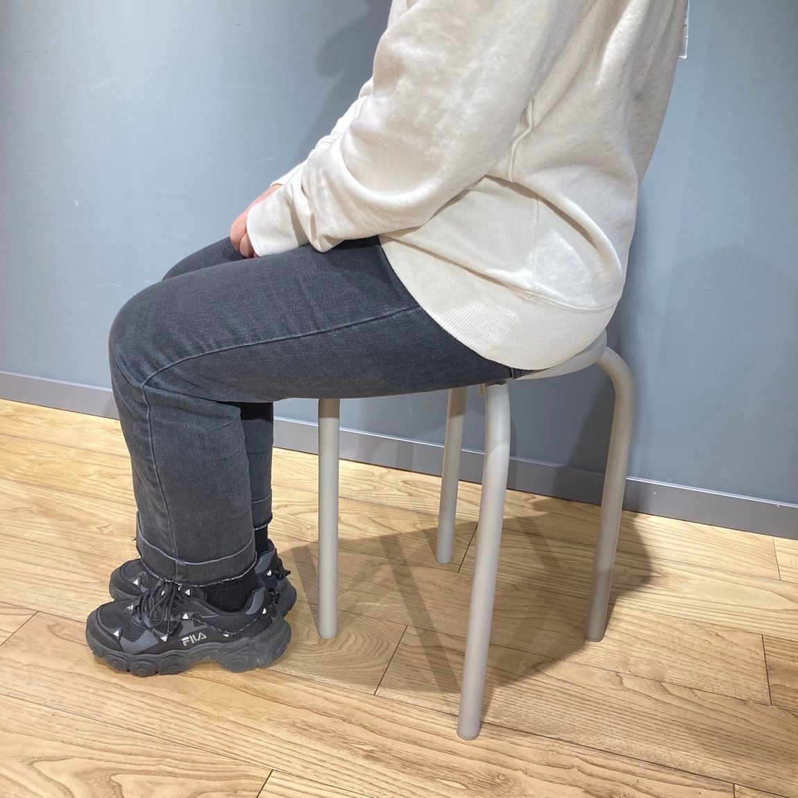 スチールパイプスタッキングスツール 岡山表町商店街】重ねて使える「スチールパイプスタッキングスツール