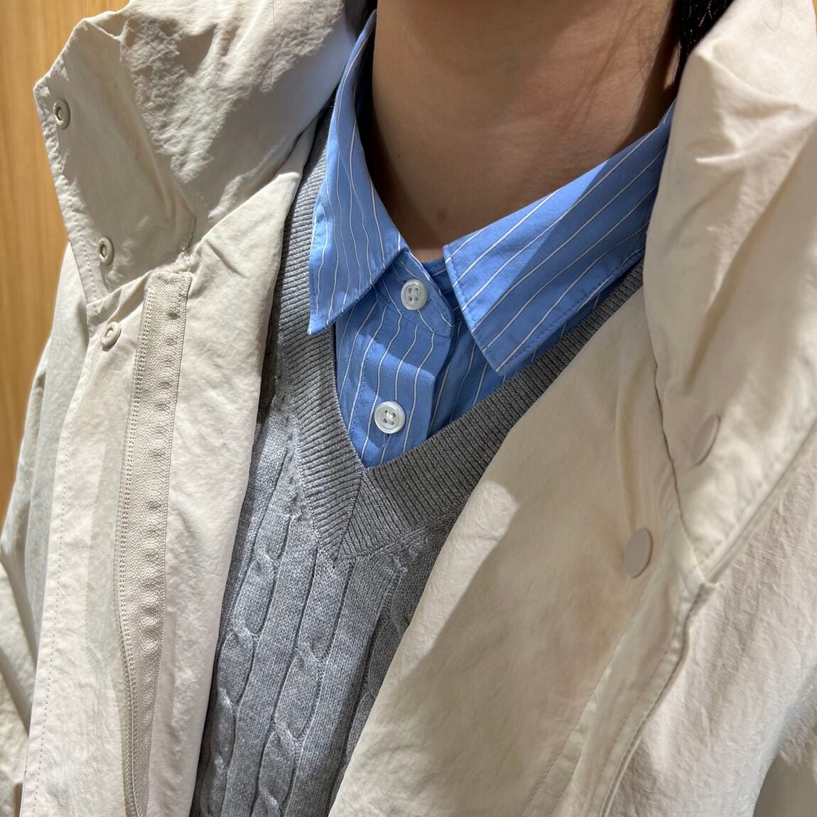 女性スタッフ　レギュラーカラー長袖シャツ