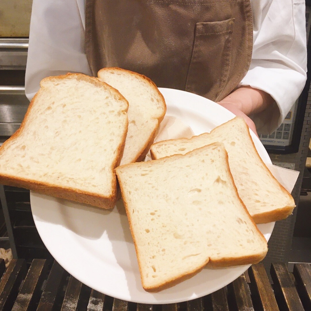 【Cafe'&Meal MUJI グランフロント大阪】食パンとスタッフ