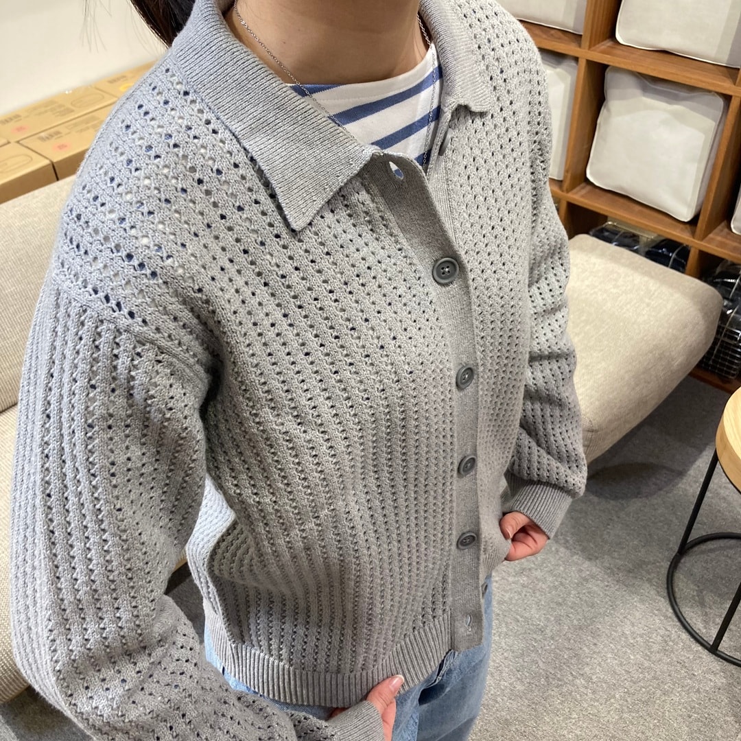 メッシュポロカーディガンのボタンを付けた時のコーデをアップで