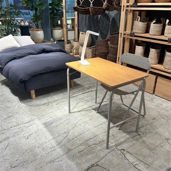 【岡山表町商店街】スチールパイプデスク＆LEDライト