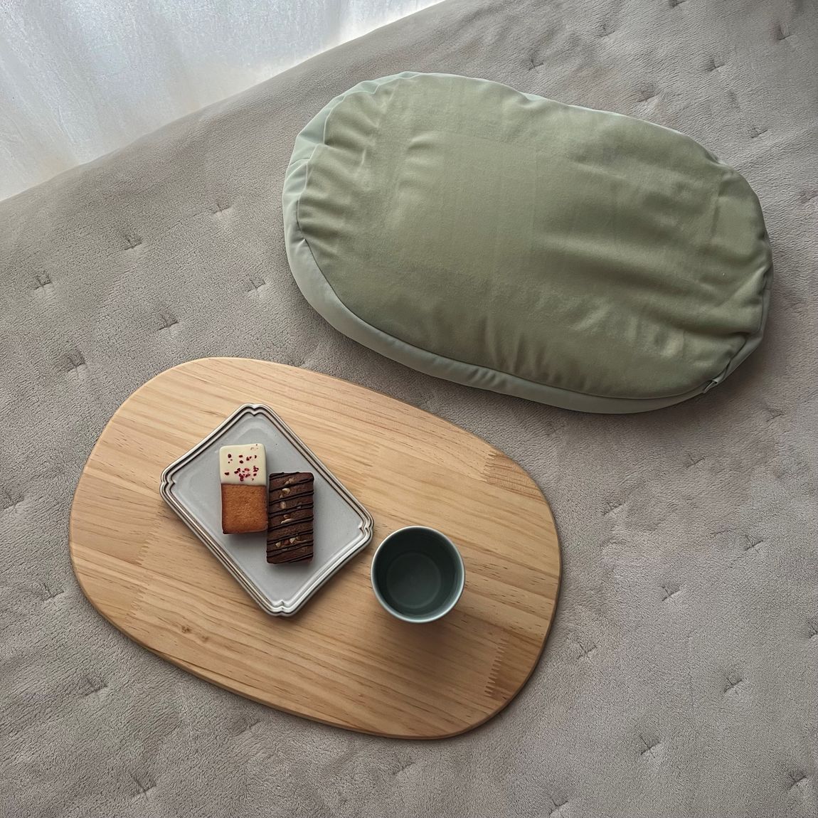 ひざの上でつかえるテーブルクッション