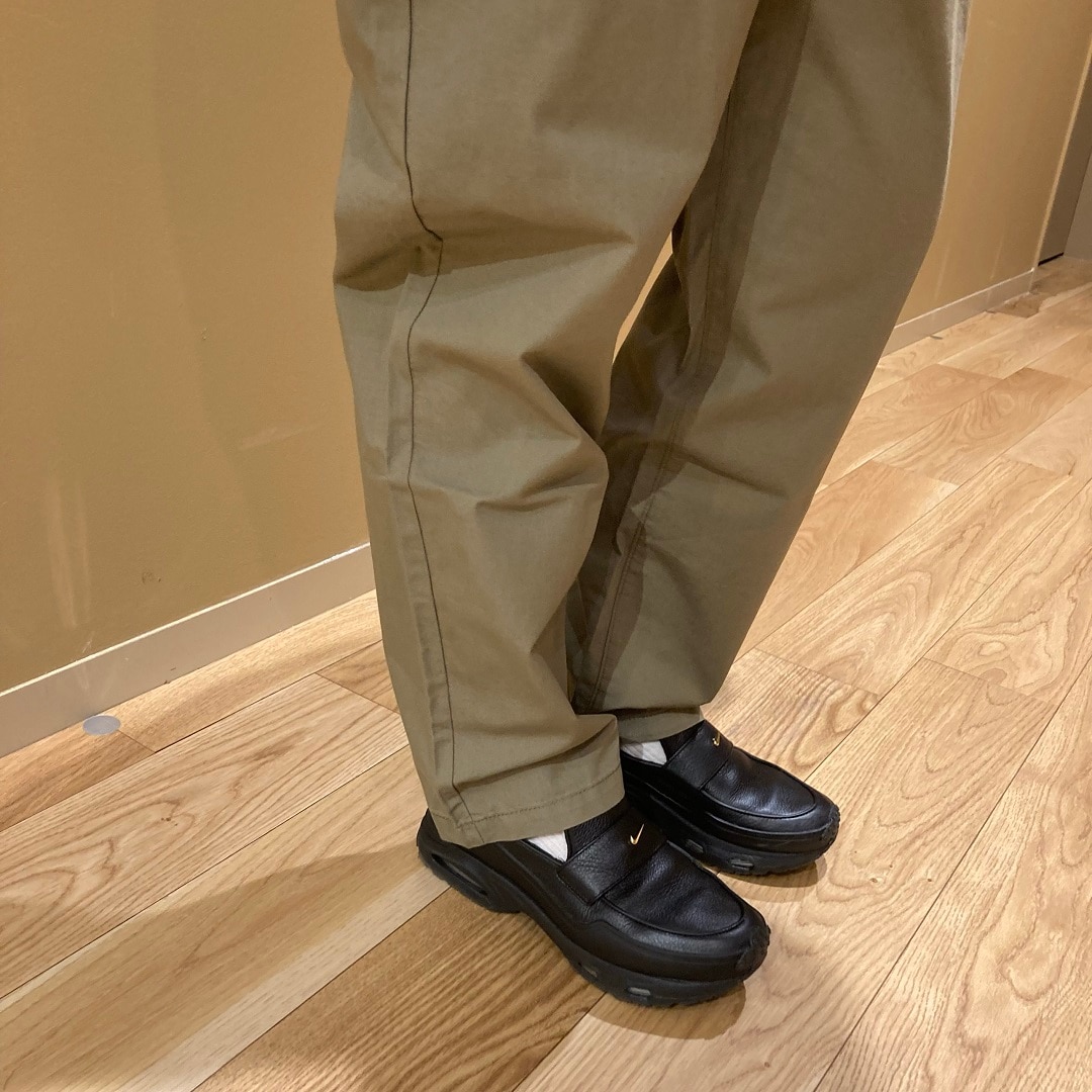 洗いざらしコットン　イージーテーパードパンツ