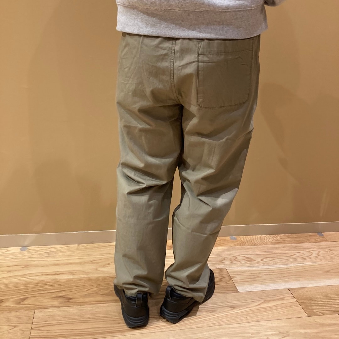 洗いざらしコットン　イージーテーパードパンツ