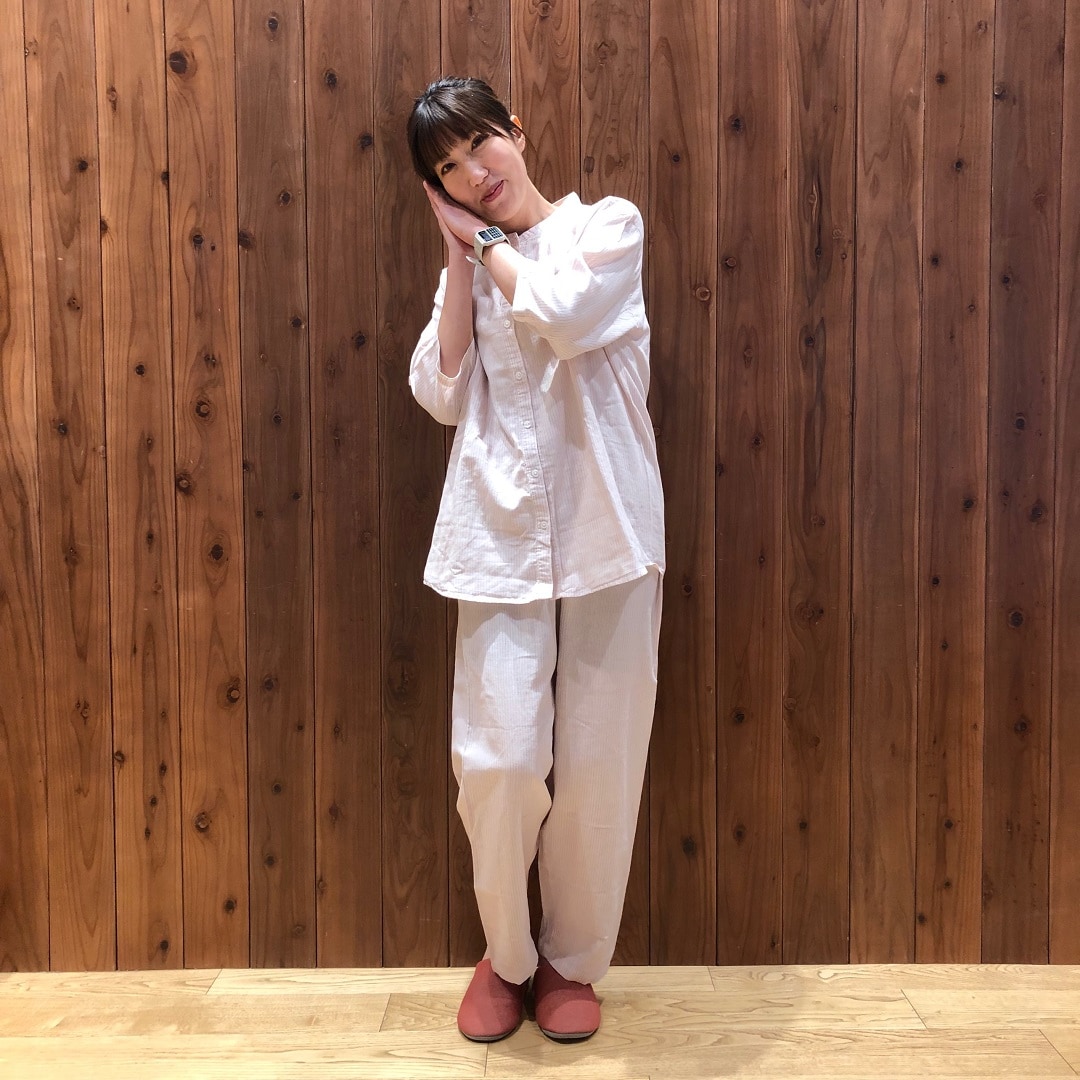 脇に縫い目のない薄手ガーゼ七分袖パジャマ