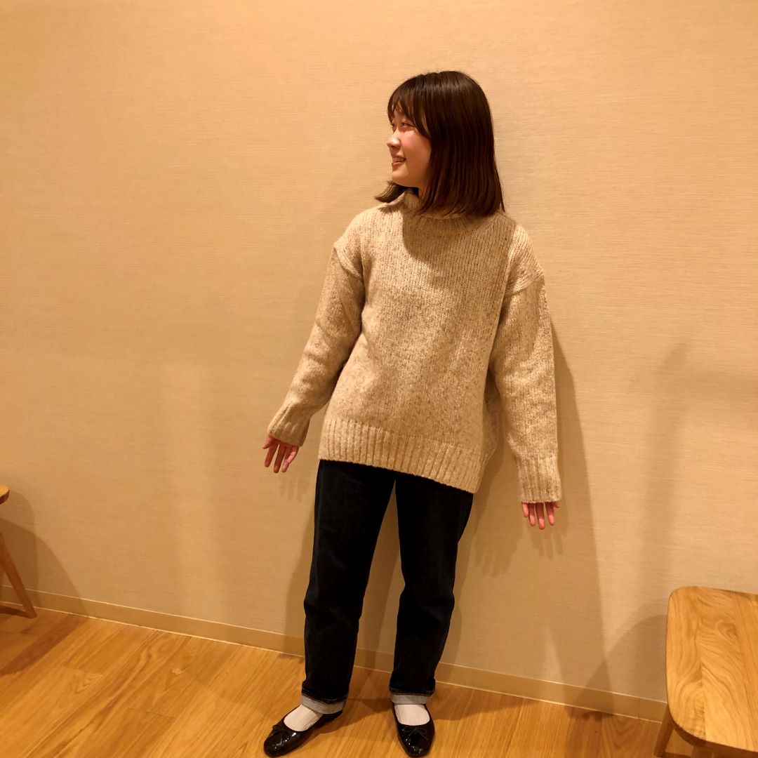 【なんばスカイオ】シンプルな中にも遊び心を。ウールヤク混ネップ糸ハイネックセーター