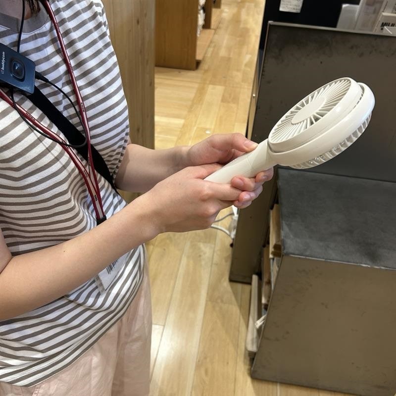 【ららぽーと堺】角度が変えられる充電式ハンディファン