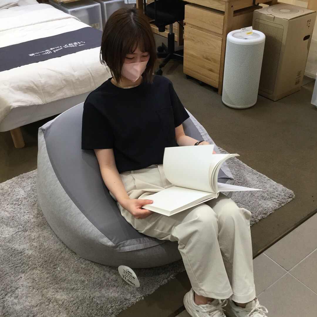 【イオンモール佐野新都市】体にフィットするソファ