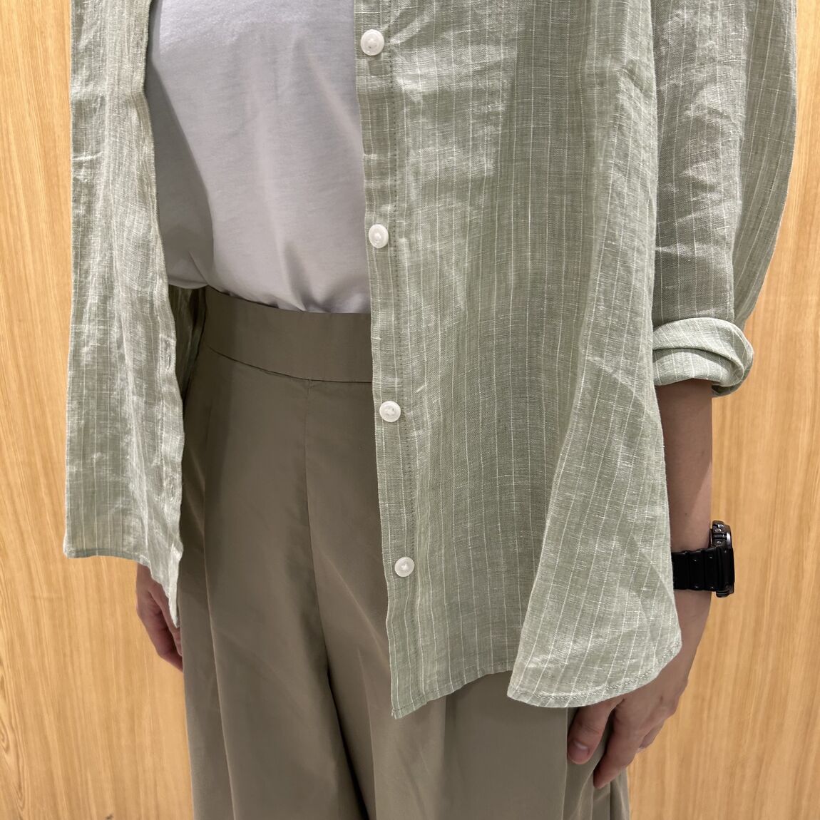 女性スタッフ　クルーネック半袖Tシャツ　白