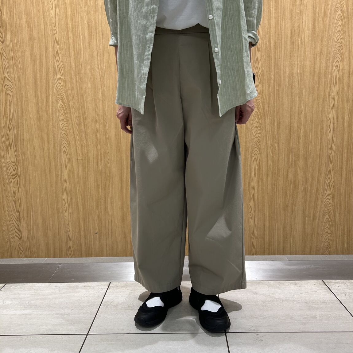 女性スタッフ　クルーネック半袖Tシャツ　白