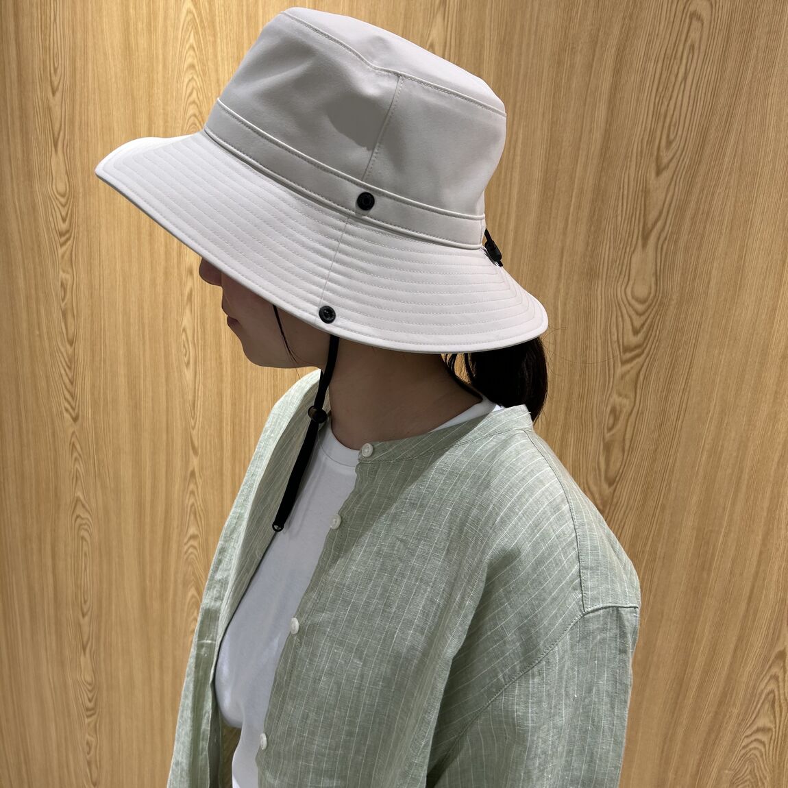 女性スタッフ　クルーネック半袖Tシャツ　白