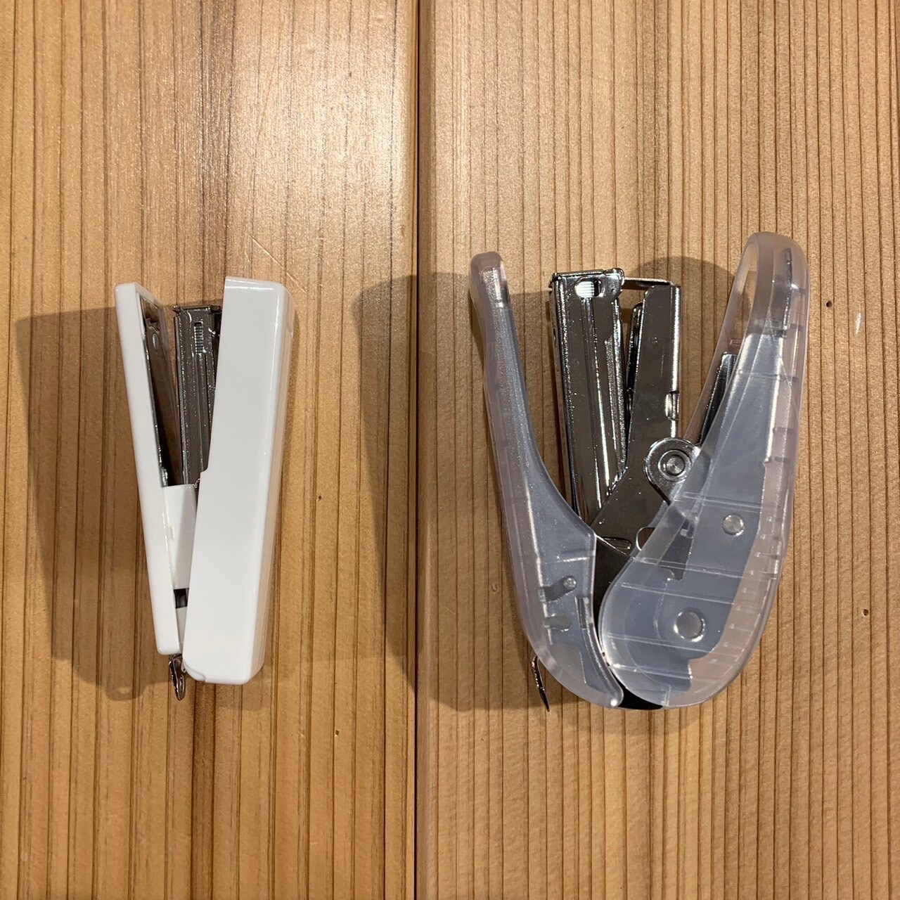 【岡山表町商店街】筆箱にすっきり入る！「ポリカーボネート携帯用ステープラー」