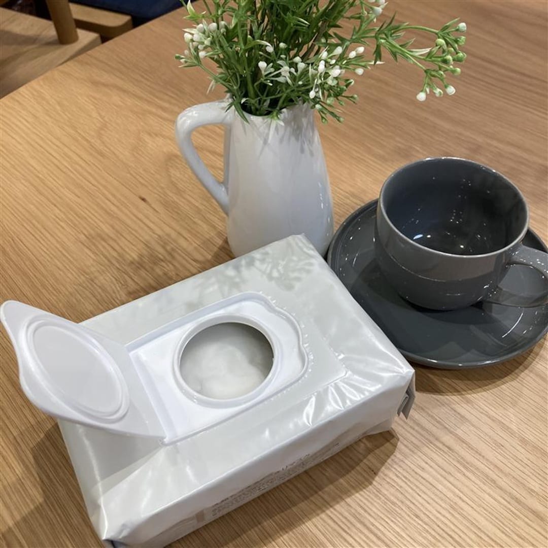 シートマスクとカップとお花