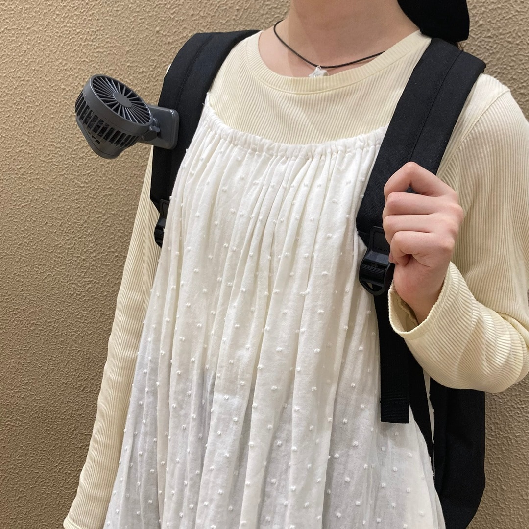 リュックにつけて使用している様子