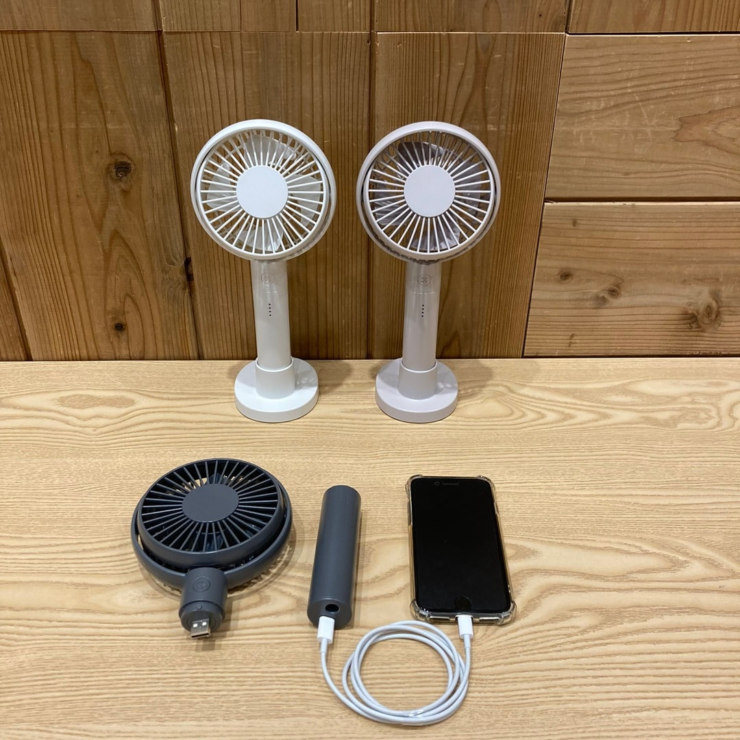 角度が変えられるハンディファンの写真