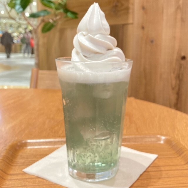 【CafeMUJIピオレ明石】癒しのメロンクリームソーダ