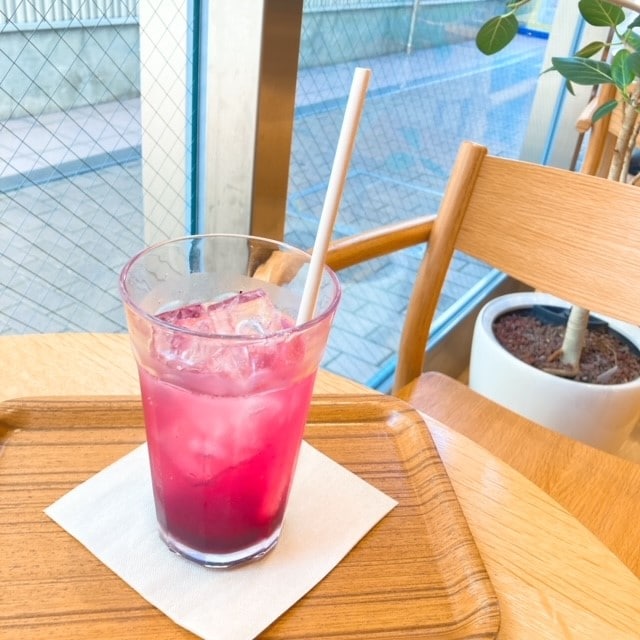 【CafeMUJIピオレ明石】皮ごとぶどうのサイダー