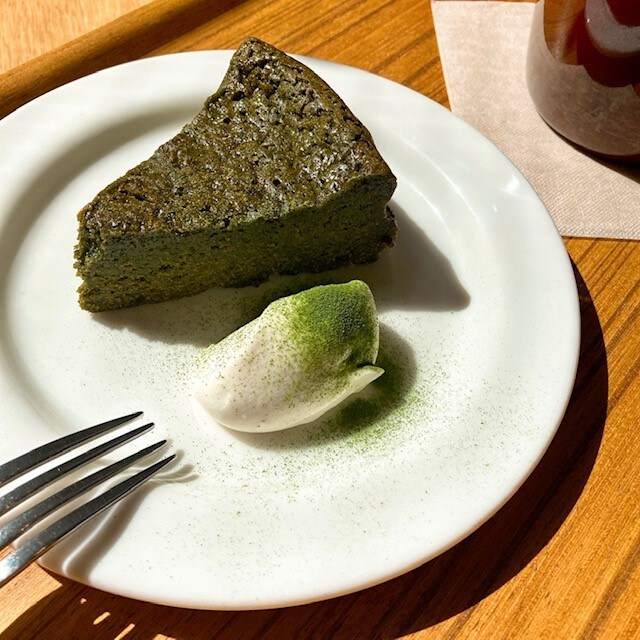 【CafeMUJIピオレ明石】濃厚な抹茶のケーキ