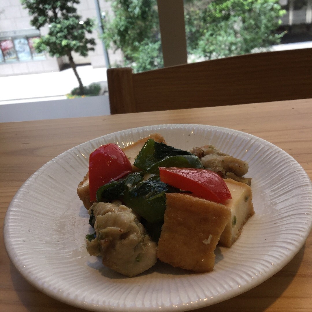 【Café＆MealMUJI日比谷】鶏肉と厚揚げのバジル炒め