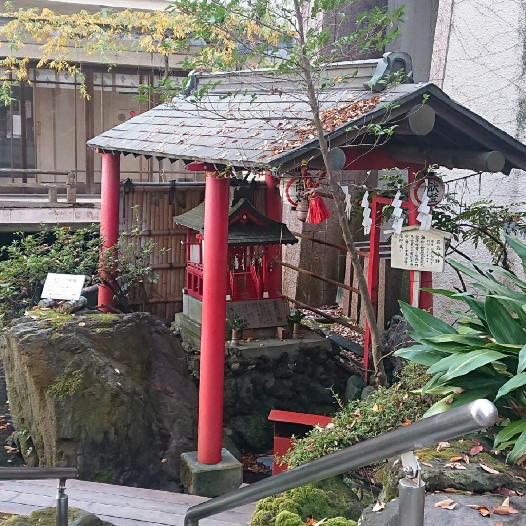 子安神社池