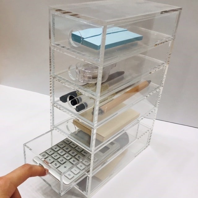 アクリル収納に文房具を収納