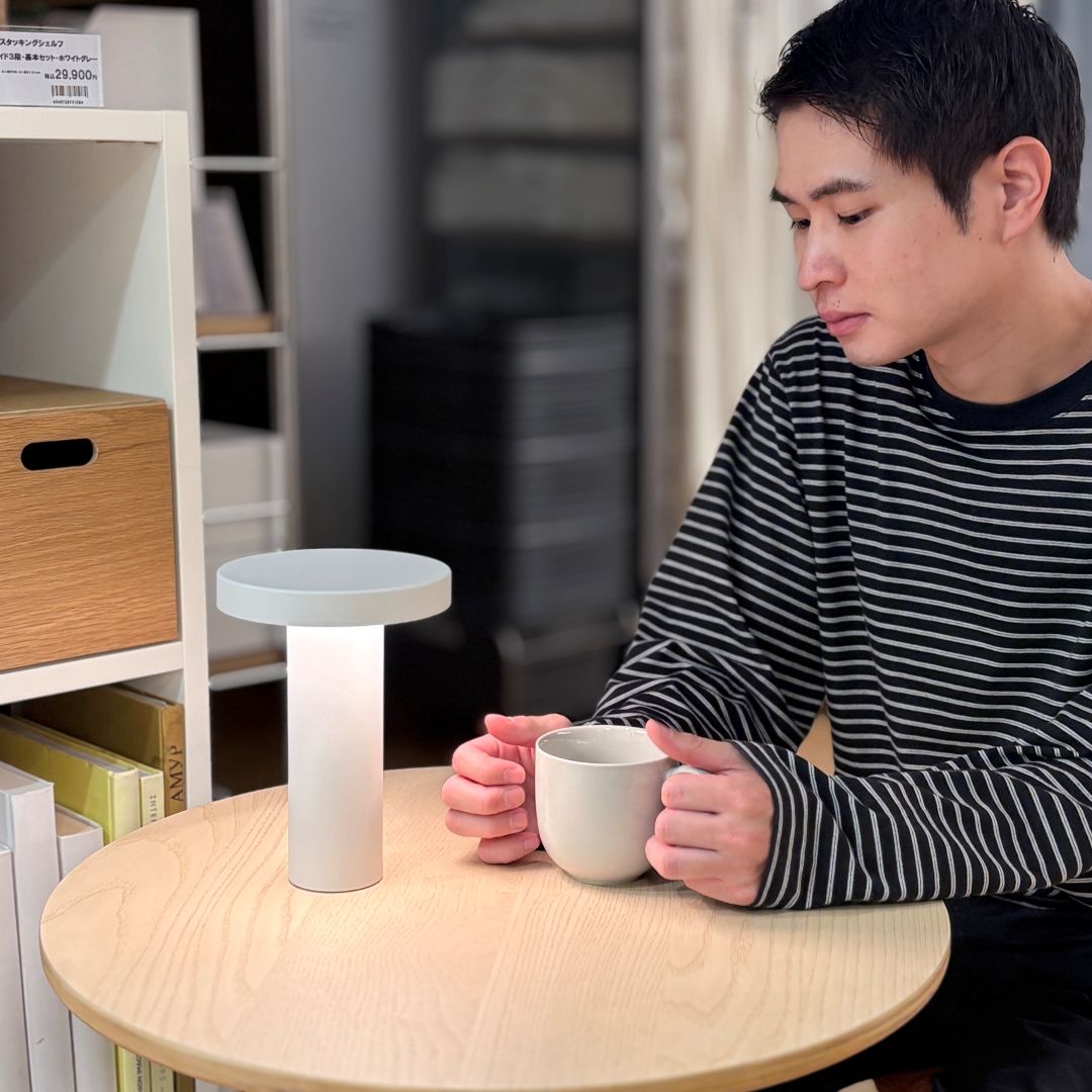 【新宿通り】くつろぎのひとときに寄り添うあかり。インテリアライトシリーズ。_B6yINA