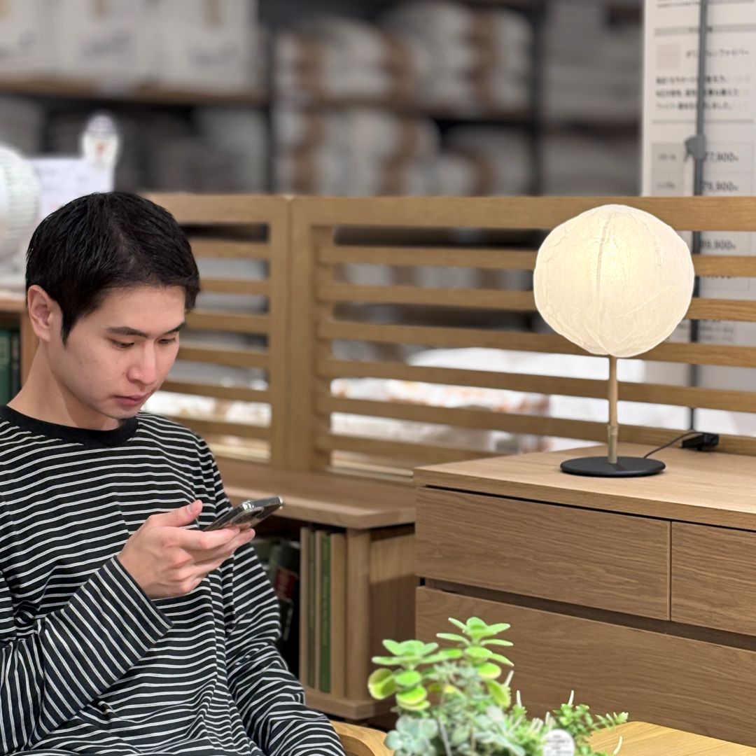【新宿通り】くつろぎのひとときに寄り添うあかり。インテリアライトシリーズ。_ncq0Gk