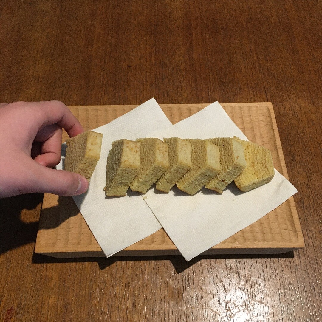 【大津西武】バナナバウムをカット
