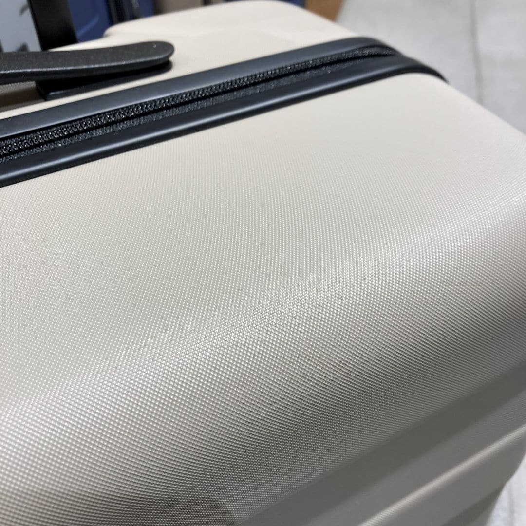 【つかしん】夏の旅行にぴったりなハードキャリーケースのご紹介_RV2AAL