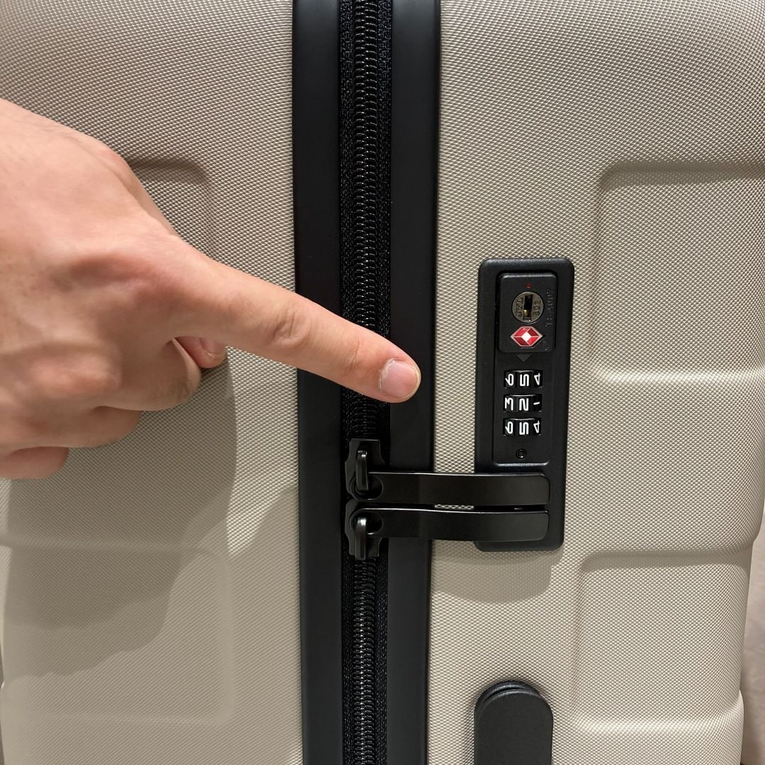 【つかしん】夏の旅行にぴったりなハードキャリーケースのご紹介_nCm91a