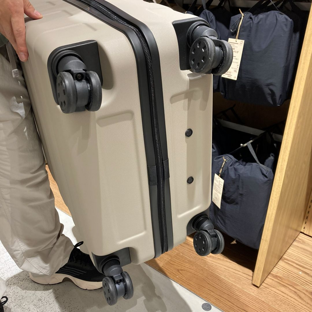 【つかしん】夏の旅行にぴったりなハードキャリーケースのご紹介_9Jxg9G