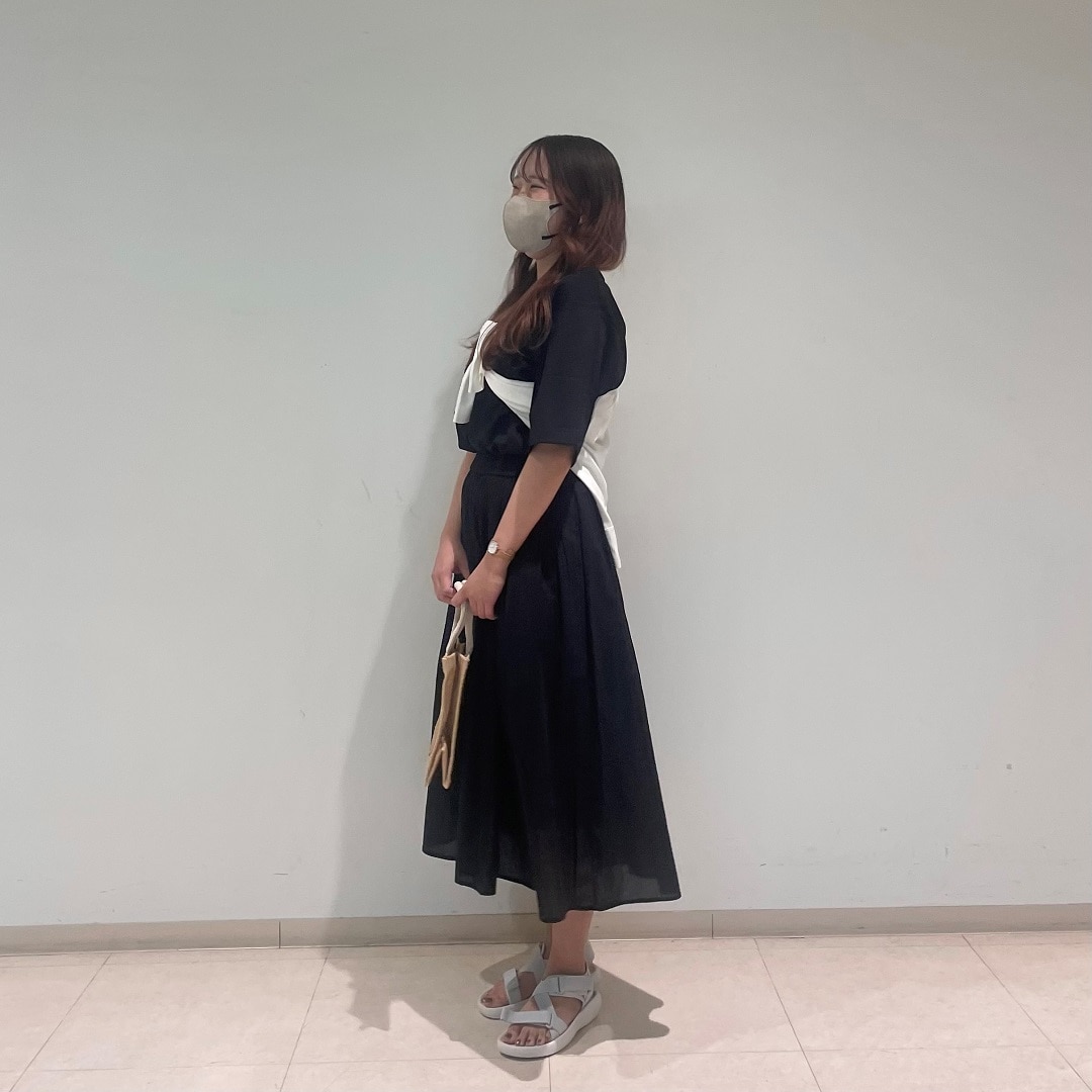 横を向いている写真