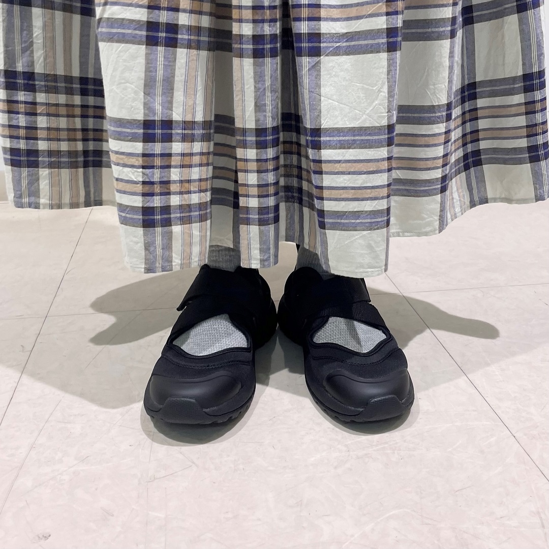 スニーカーサンダルのアップ