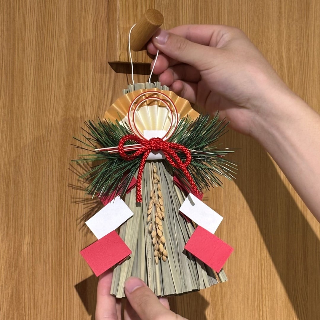 お正月飾り　前垂れ・金扇の写真