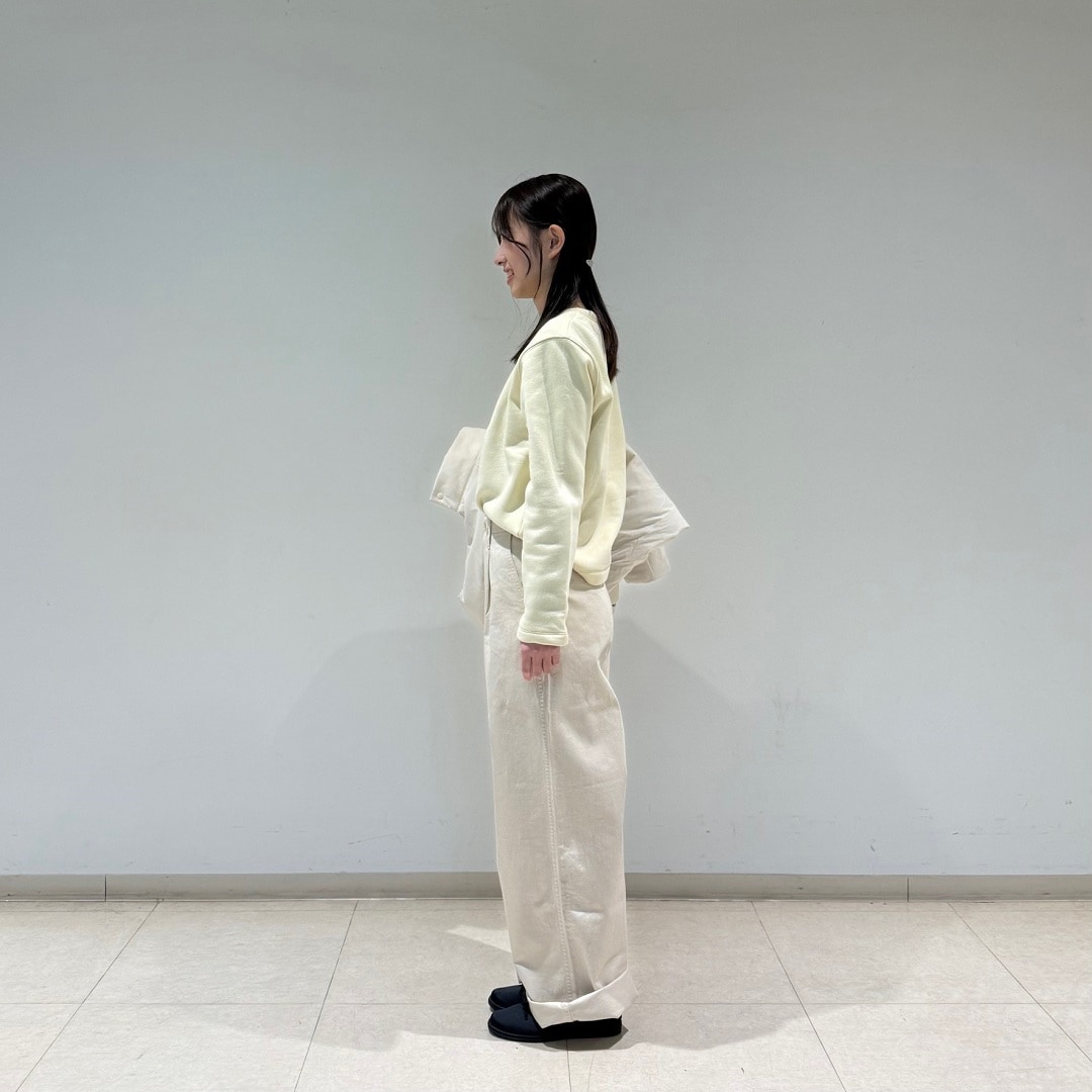 横を向いている写真