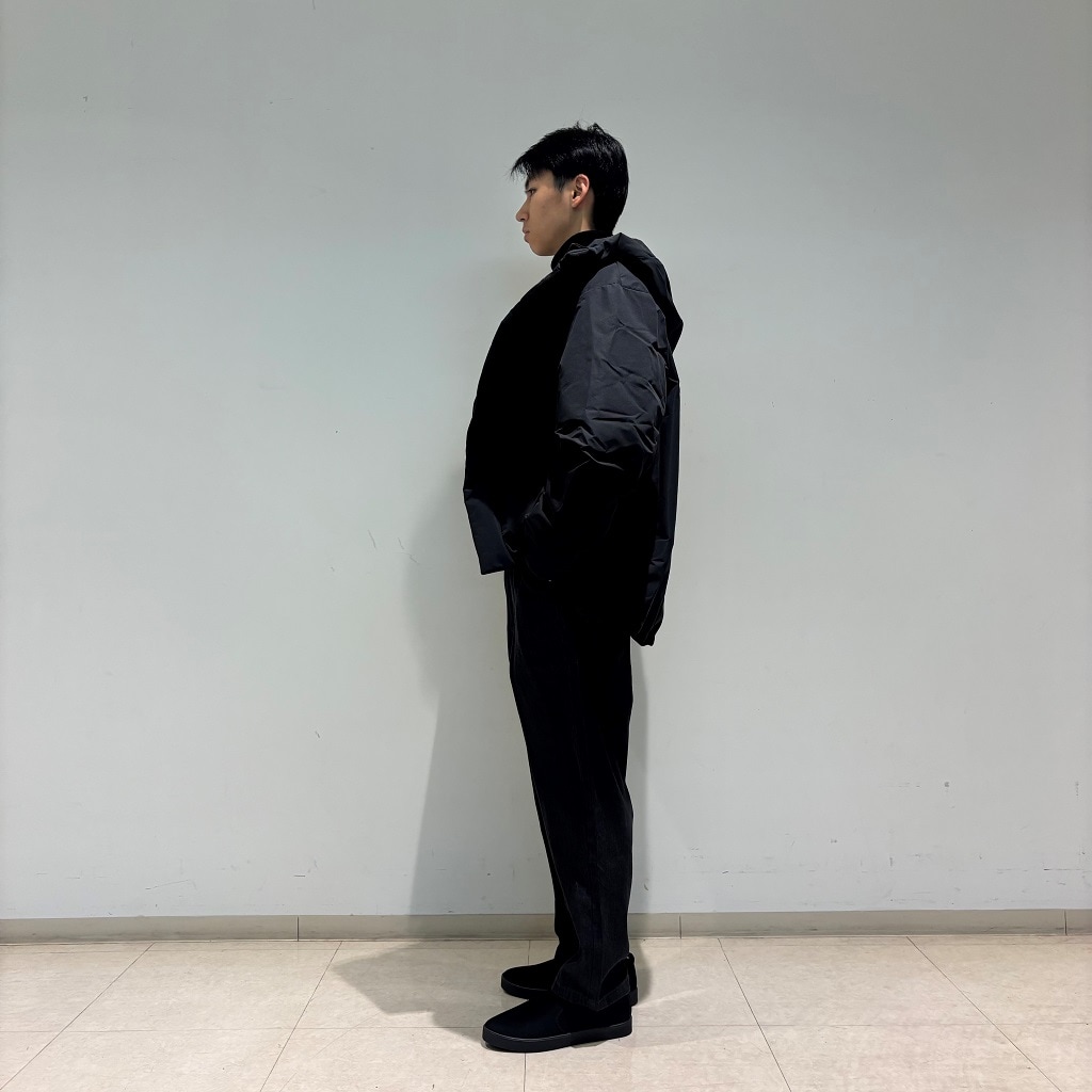 横を向いた男性