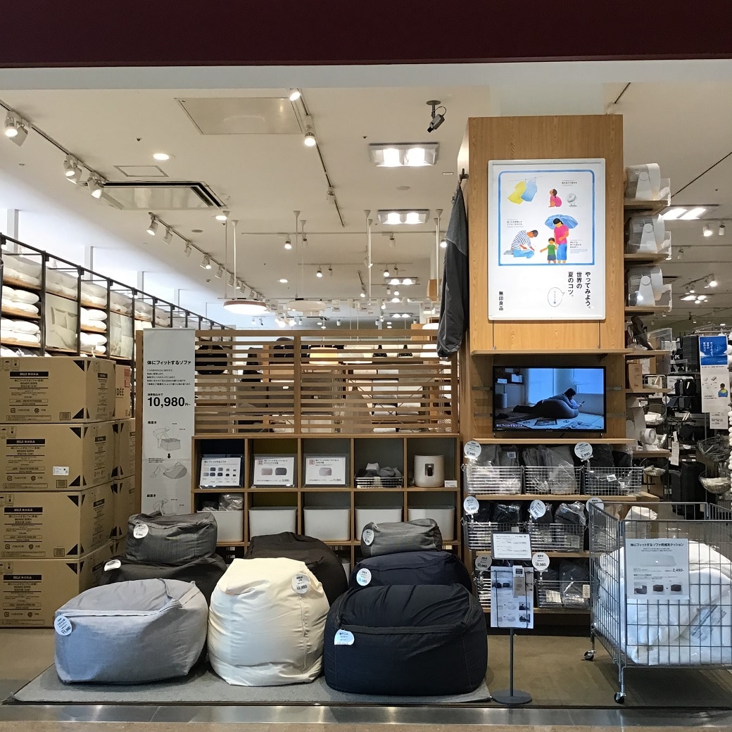 体にフィットするソファ
