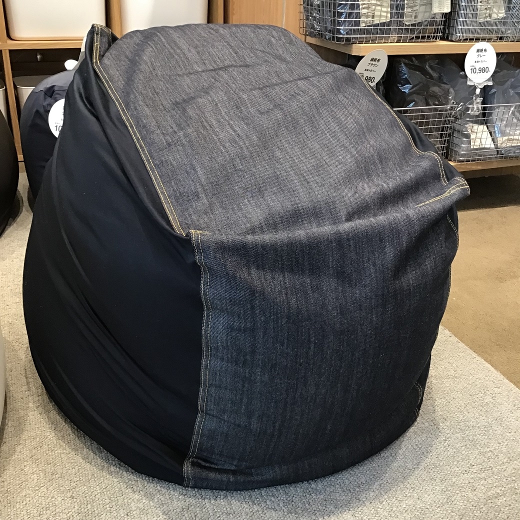 体にフィットするソファ