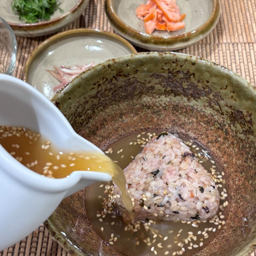 【札幌ステラプレイス】「４種の北海道産昆布を使用したごま味噌だれ」でつくる冷やし茶漬け_XX9wwh