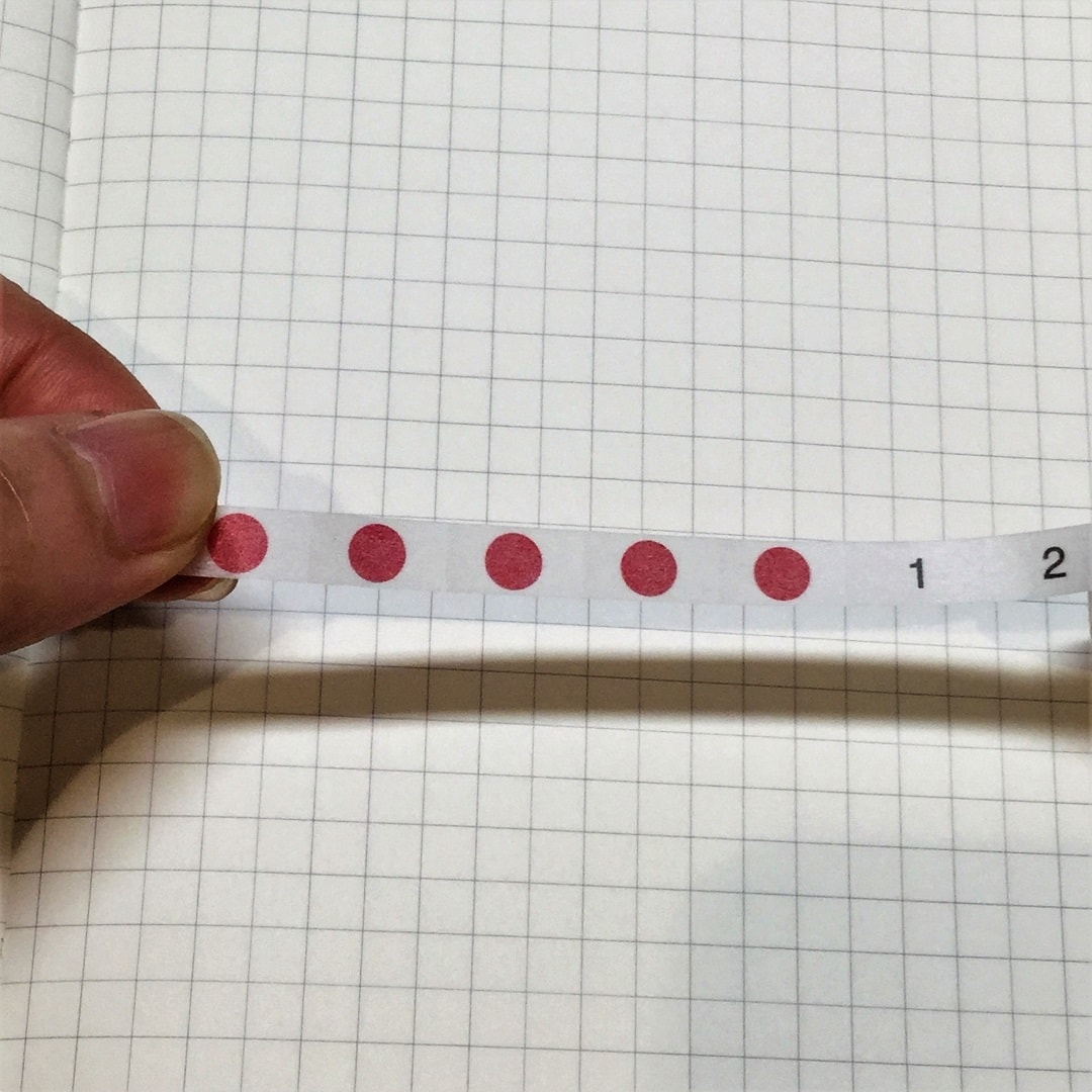 ミシン目入りマスキングテープ日付についている赤丸マスキングテープ