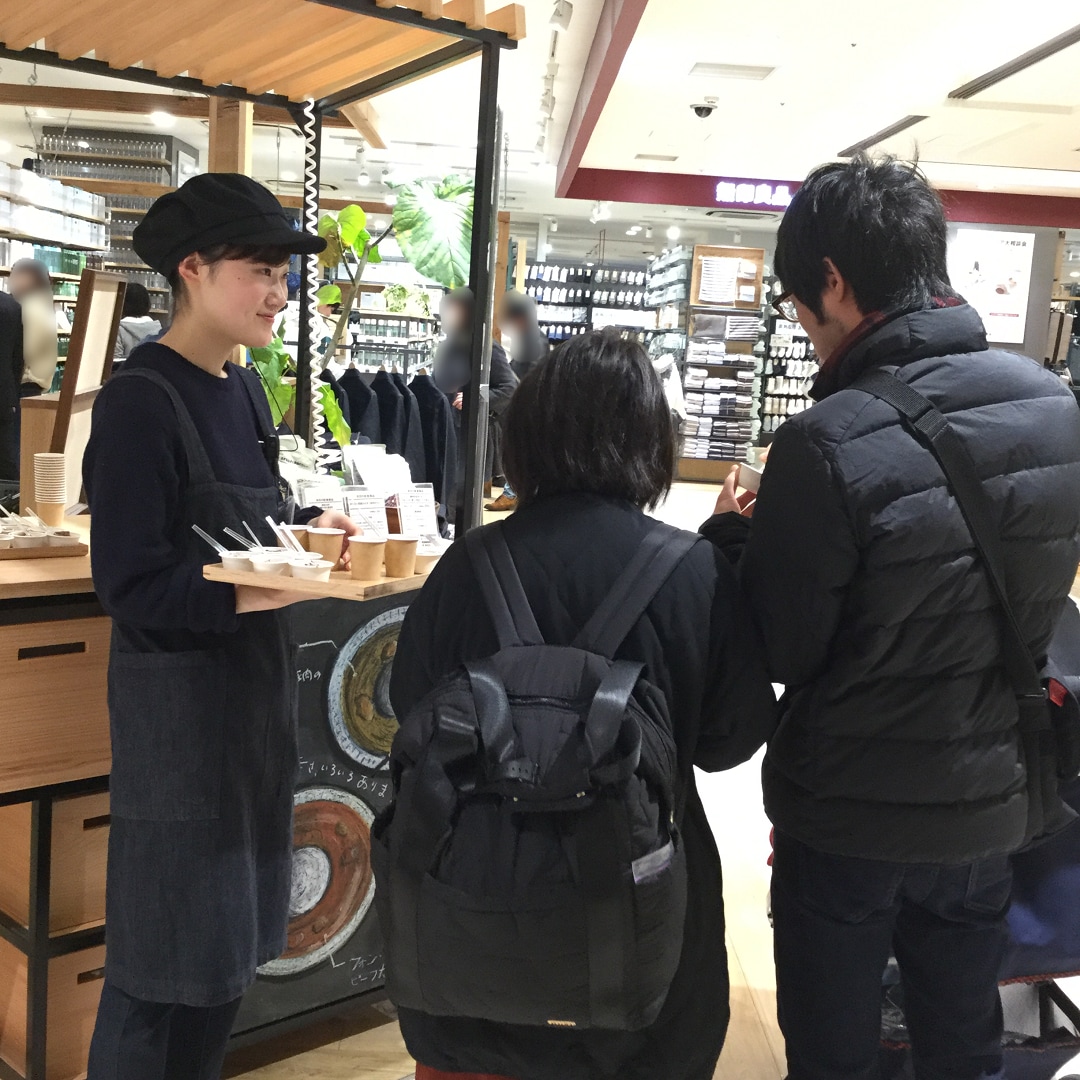 試食様子３